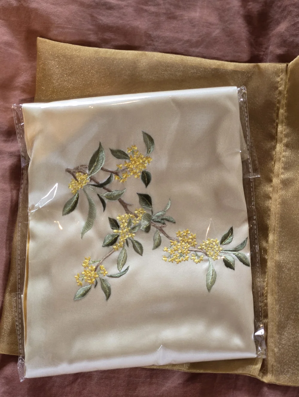 NWT!! 100% Silk Embroidered Floral Scarf, Ivory Suzhou Style, Size 13 1/2" X 60" - Picture 2 of 8